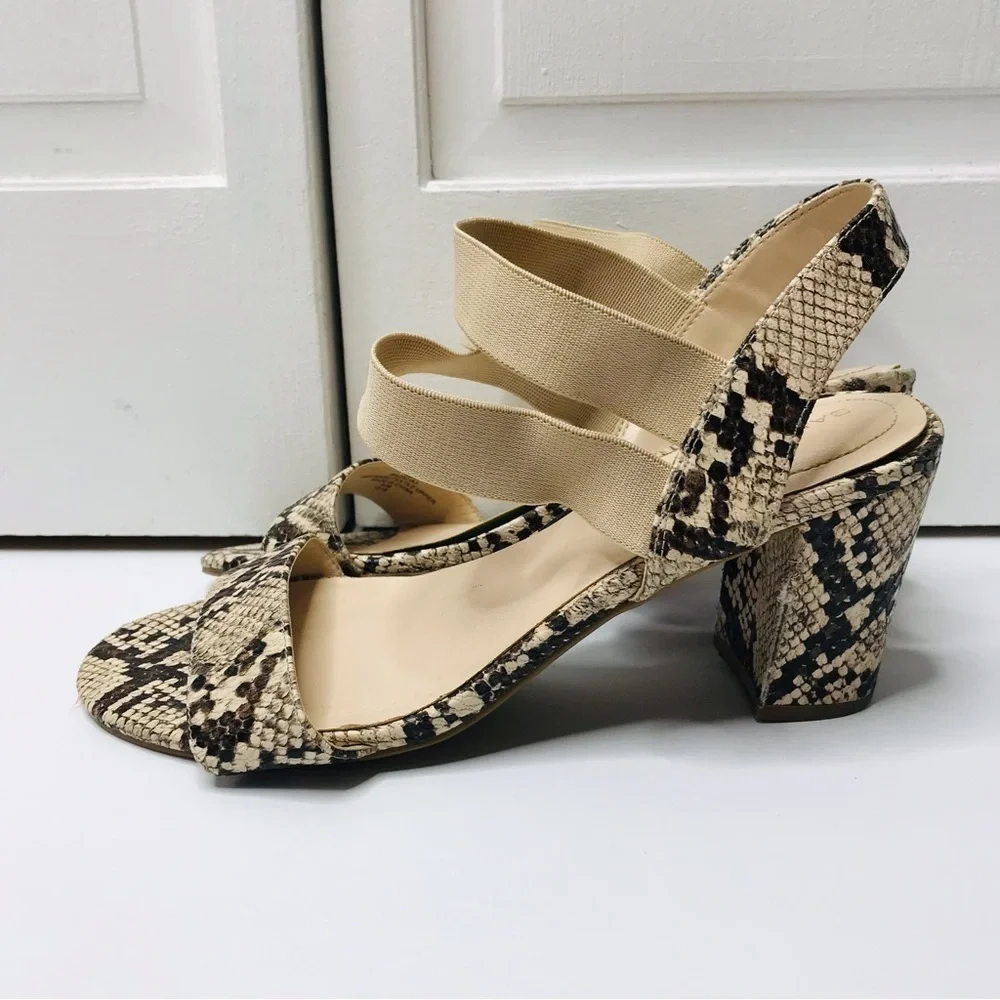 BANDOLINO Snakeskin Print Open Toe Chunky Heel Shoes Size 7M